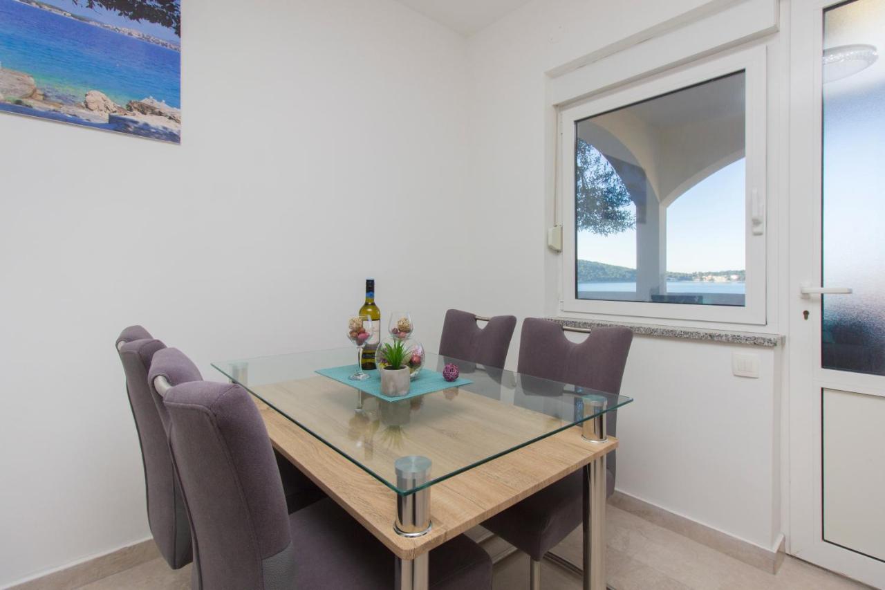 Apartmani Malis Ražanj Exteriör bild