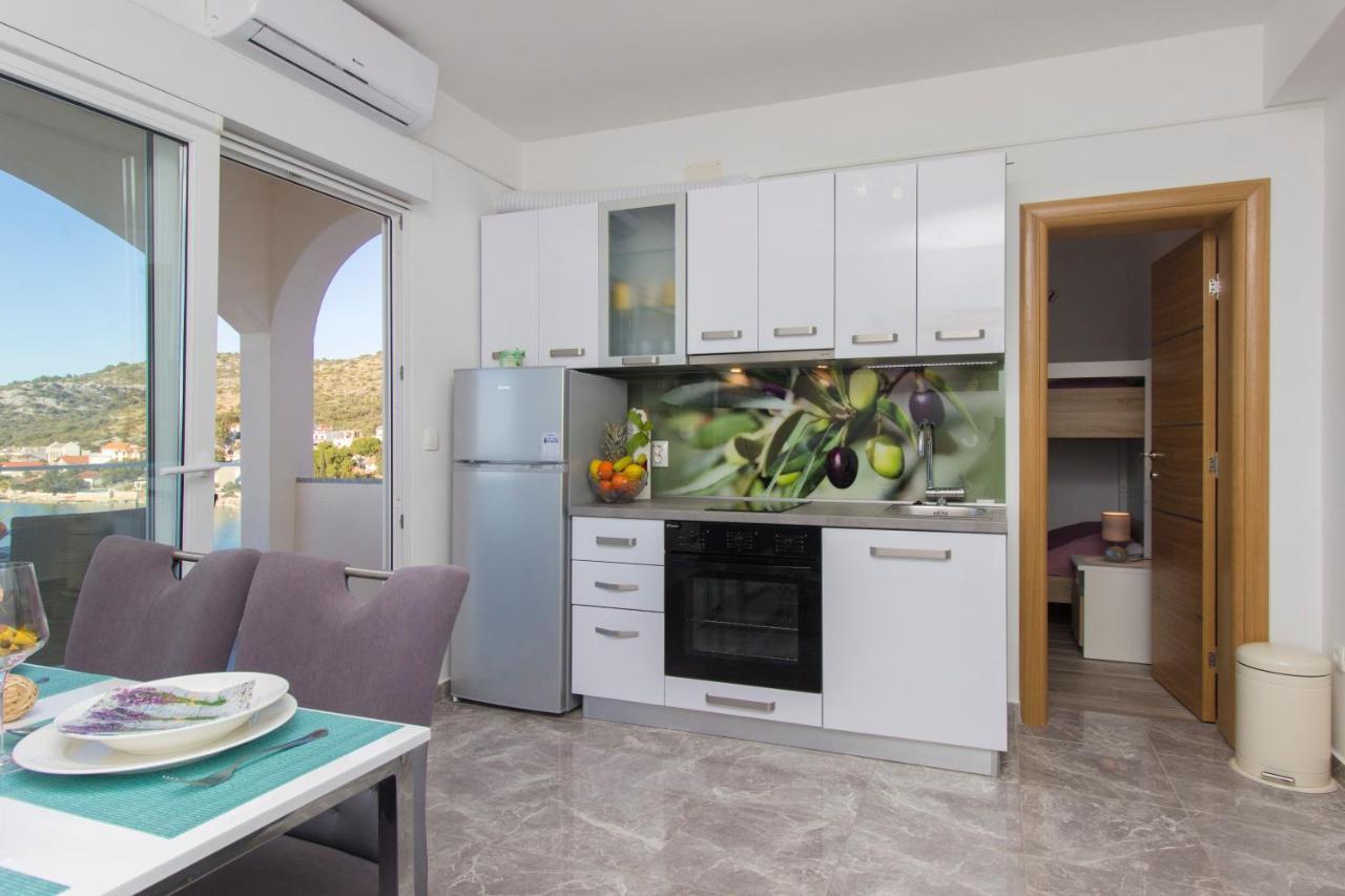 Apartmani Malis Ražanj Exteriör bild
