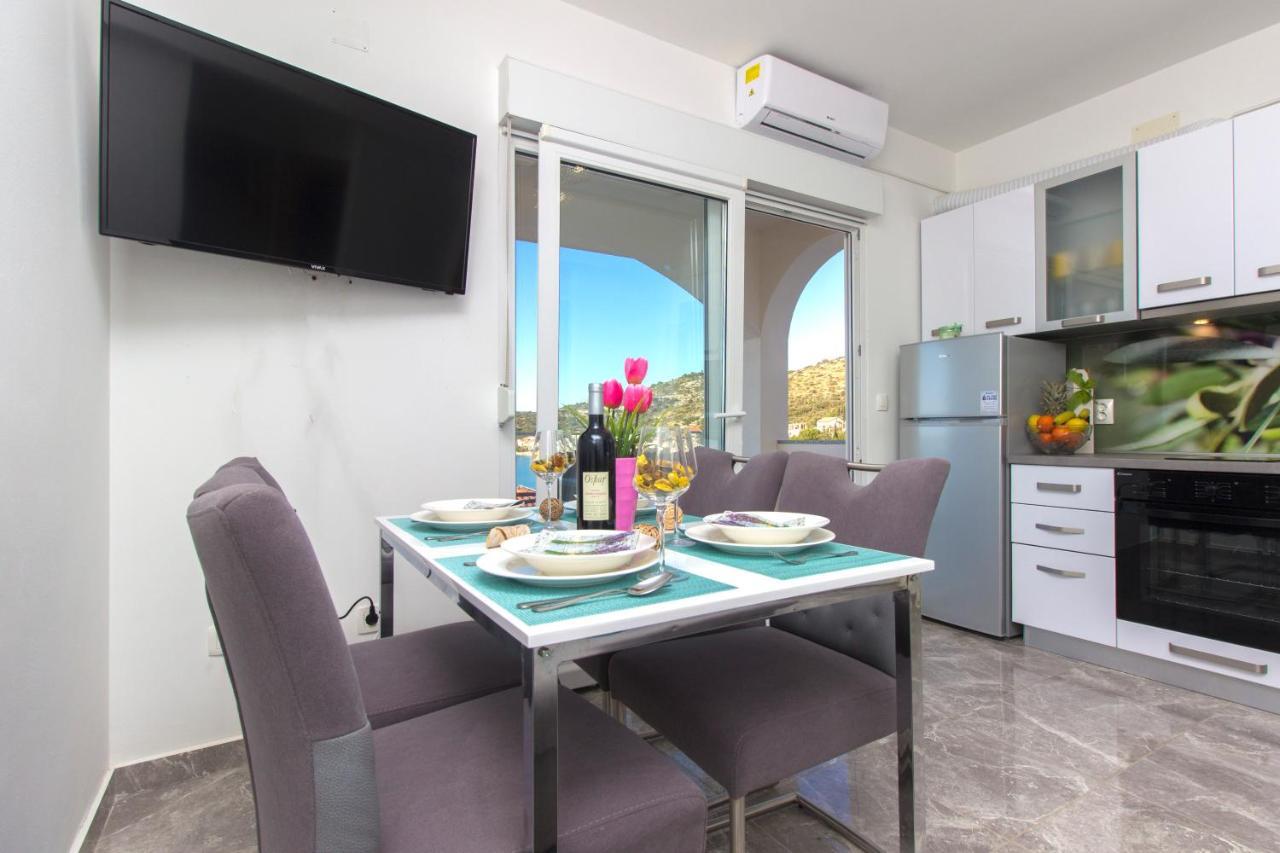 Apartmani Malis Ražanj Exteriör bild