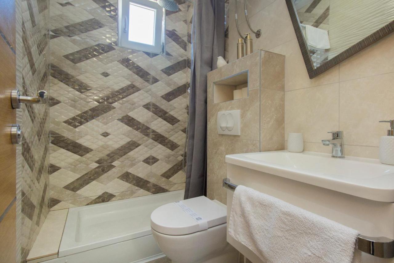 Apartmani Malis Ražanj Exteriör bild