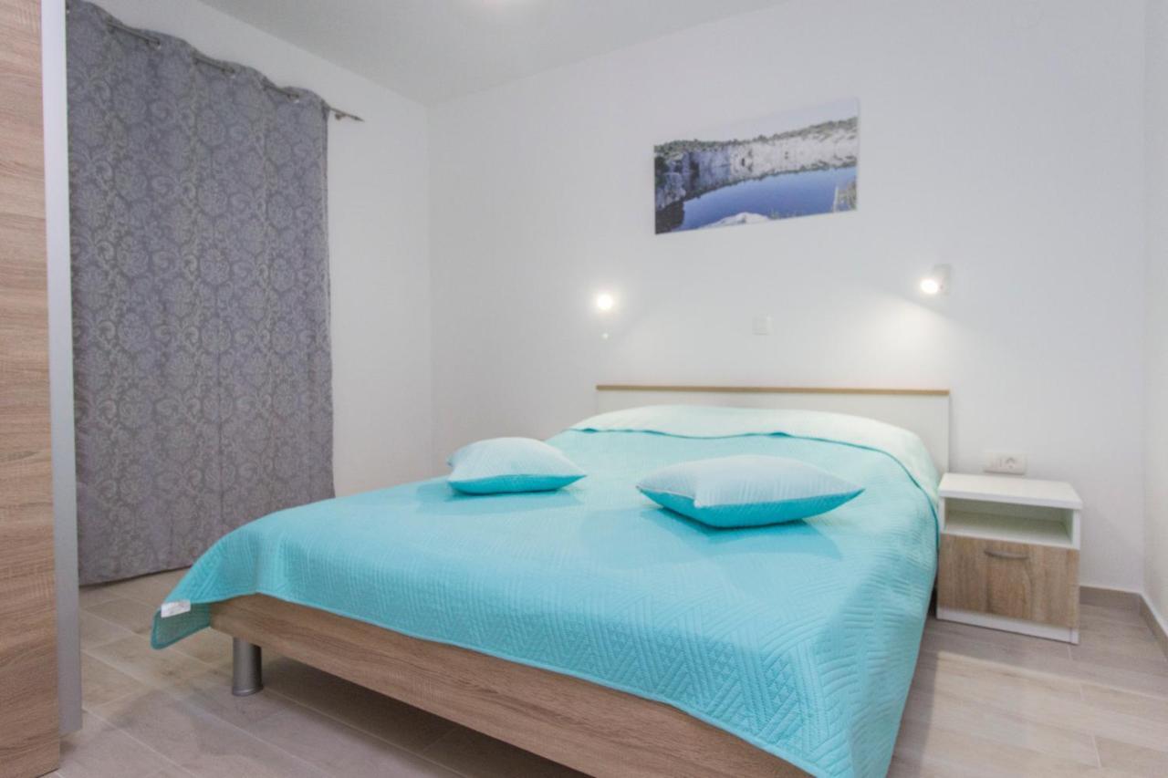 Apartmani Malis Ražanj Exteriör bild